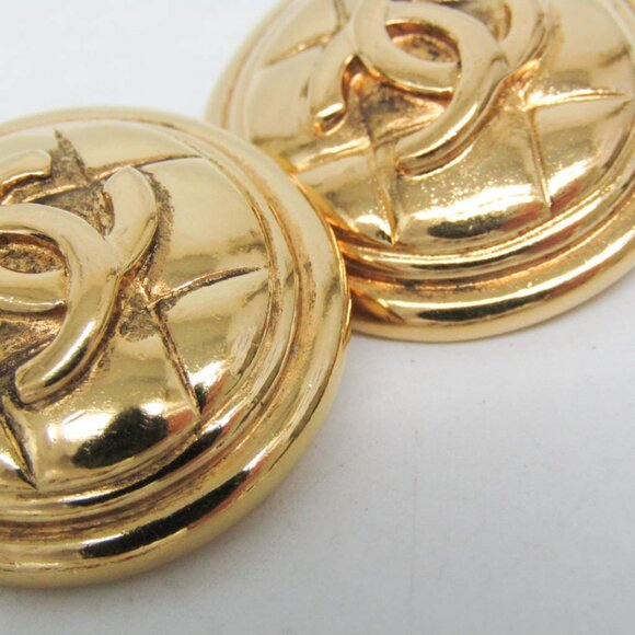 CHANEL Vintage Gold Logo Earrings - Picture 4 of 10